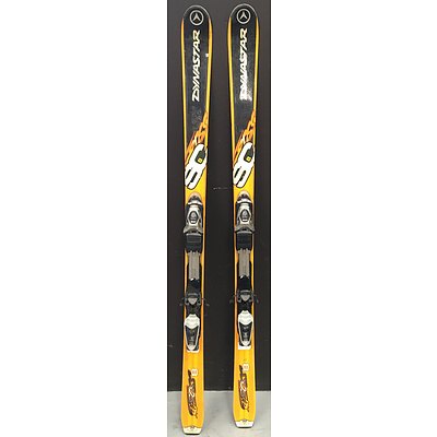Pair of Dynastar SC8 162cm Skis