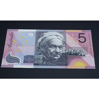$5 2001 MacFarlane Evans Australian Five Dollar Polymer Banknote R219 EK01584959