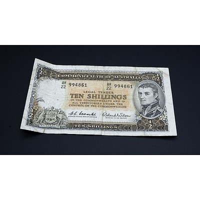 10/- 1961 Coombs Wilson Australian Ten Shilling Banknote R17 AH22994861