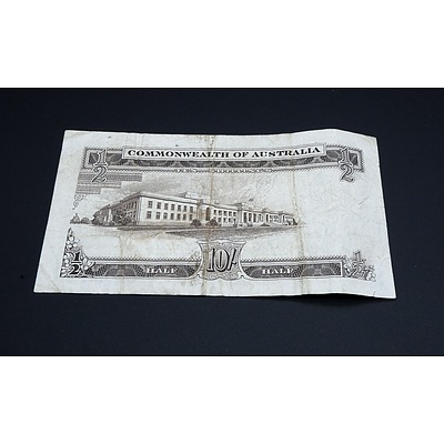 10/- 1961 Coombs Wilson Australian Ten Shilling Banknote R17 AH22994861