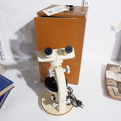 Vintage Wild Heerbrugg Switzerland M11-19782  Optical Microscope in Timber Case with Key