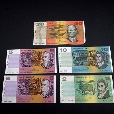 Collection of Australian Banknotes, $20 Johnston/Fraser EQX213891, Fraser / Higgins $10 Notes, Two Fraser / Higgins $5 Notes, Johnston / Fraser $2 Note
