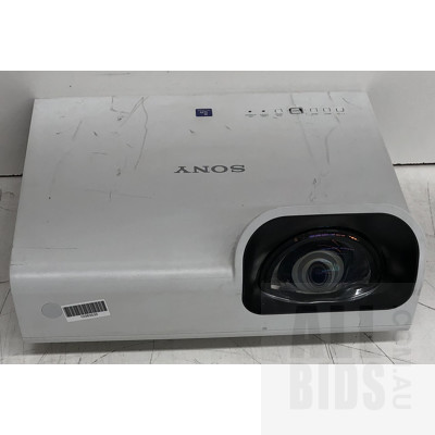 Sony (VPL-SX225) XGA 3LCD Projector