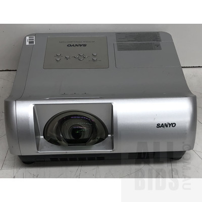 Sanyo (PLC-WL2500) WXGA 3LCD Projector