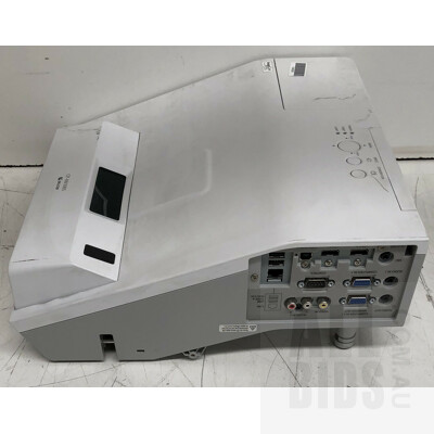 Hitachi (CP-AW3005) WXGA 3LCD Projector
