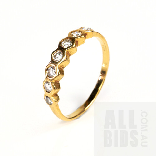 18ct Yellow Gold Ring with Seven Round Brilliant Cut Diamonds (G Vs), 2g