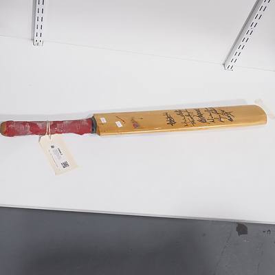 Vintage Reliance Cricket bat Signed by NSW Players including Mark Taylor and Michael Bevan