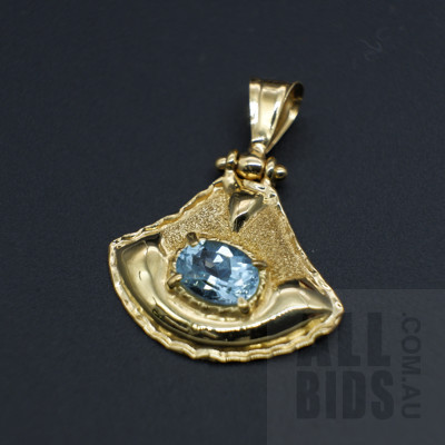 Italian 18ct Yellow Gold Pendant with Oval Blue Topaz, 3.1g