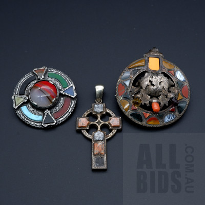 The Scottish Kilt Brooches with Jasper, Banded Agate, Bloodstone and More