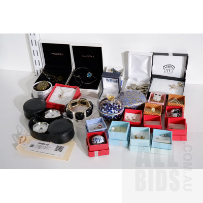 Quantity Costume Jewellery Including Rings, Earrings and Others, Some in Original Gift Boxes