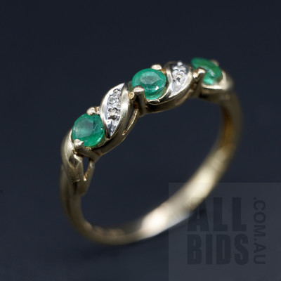 9ct yellow Gold Diamond and Emerald Ring, 1.4g