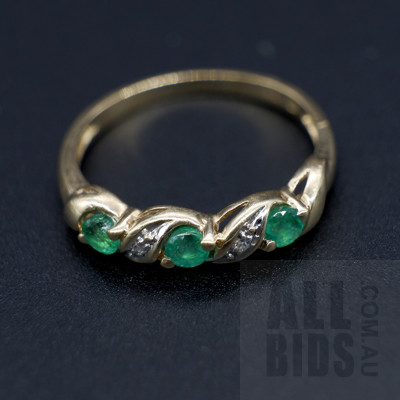 9ct yellow Gold Diamond and Emerald Ring, 1.4g