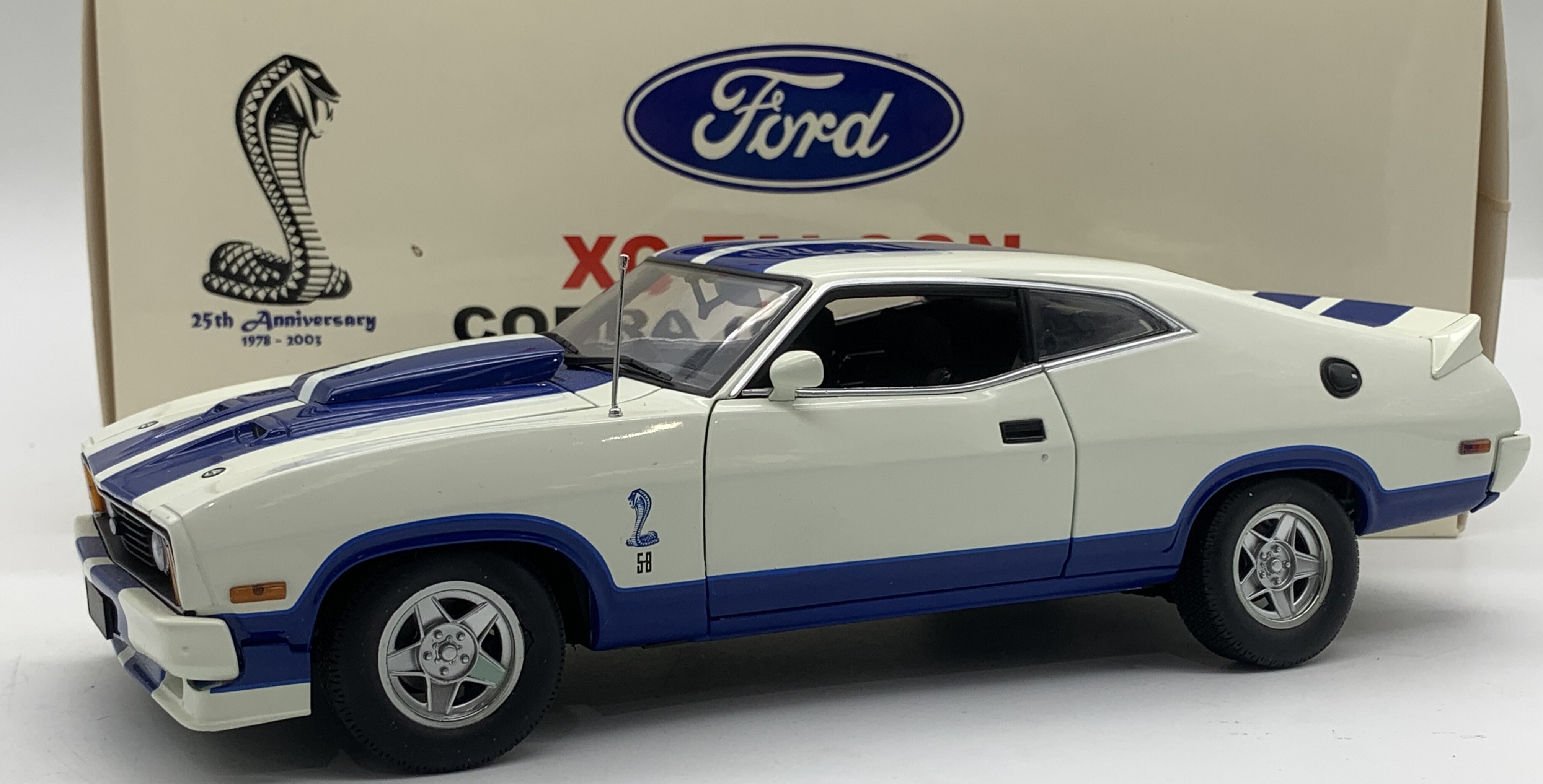 国内未入荷 1/18 CC フォード XC ファルコン コブラ オプション96 Amazon | AUTOart 1/18 フォード XB ファルコン チューンド