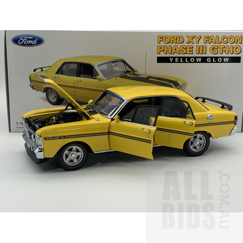 Classic Carlectables Ford XY Falcon Phase III GT-HO Glow Yellow 2169/3250 1:18 Scale Model Car