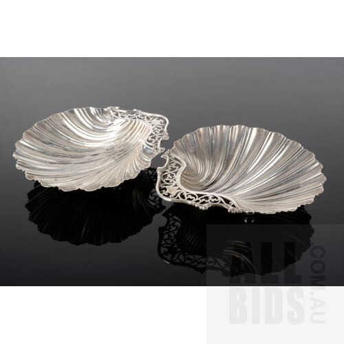 Pair of Sterling Silver Shell Form Open Dishes, Birmingham 1911, 140g