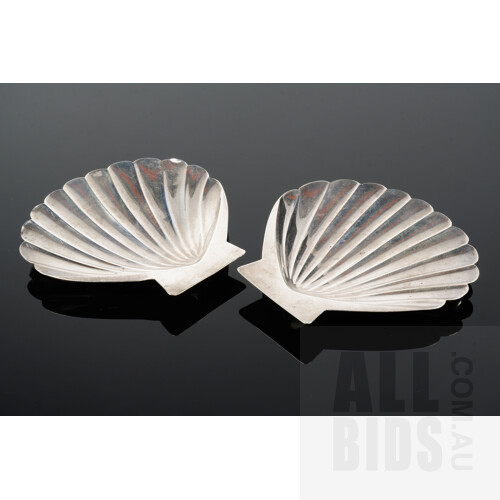 Two Japanese .950 Scallop Shaped Small Dishes, 46g Total