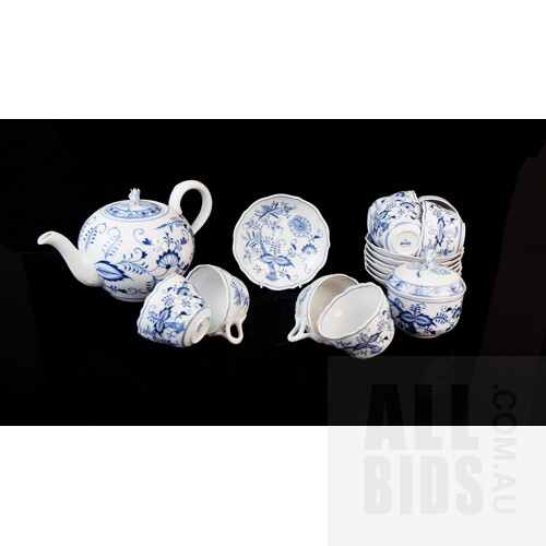 Various Meissen 'Blue Onion' Pattern Porcelain Including Large Teapot, Sugar Bowl, Teacups and Small Bowls