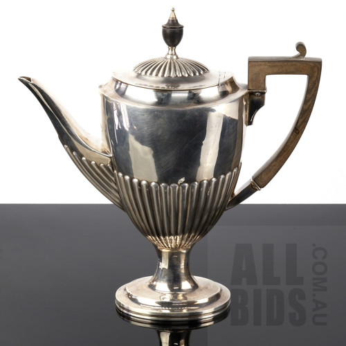 Sterling Silver Coffee Pot, London, William Hutton & Sons Ltd, 1904, 551g