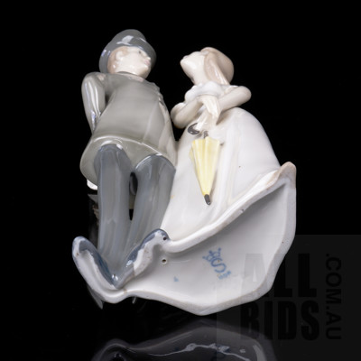 GDR Figurine - Courting Couple