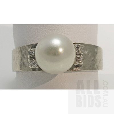 14ct White Gold Pearl & Diamond Ring