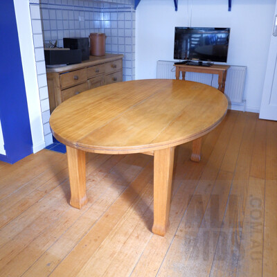 Early 20th Century Maple Oval Dining Table