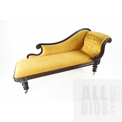 William IV Mahogany Chaise Lounge Circa with Carved Acanthus Scrolls and Turned Paterae, Circa 1835