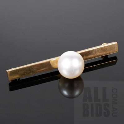 14ct Yellow Gold Bar Brooch With a Round South Sea Style Pearl, 8.3g