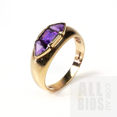9ct Rose Yellow Ring with Three Amethyst, 3.8g