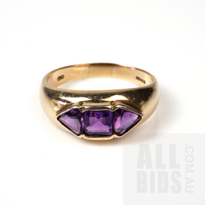 9ct Rose Yellow Ring with Three Amethyst, 3.8g