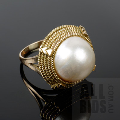 14ct Yellow Gold Mabe Pearl Ring, 11.1g
