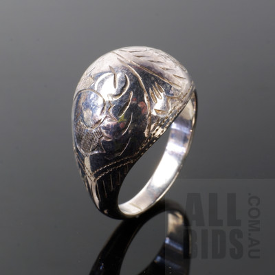 Vintage Sterling Silver Ring with Hand Engraved Finish, 3.2g