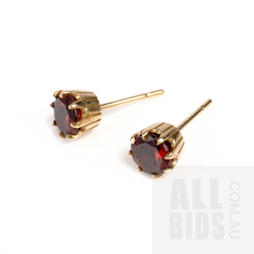 9ct Rose Gold Stud Earrings with Round Facetted Garnet, 1.5g