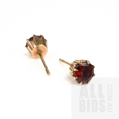 9ct Rose Gold Stud Earrings with Round Facetted Garnet, 1.5g
