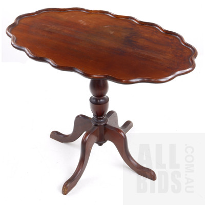Antique Style Mahogany Wine Table with Pie Crust Edge
