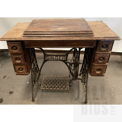 Vintage Singer Sewing Machine Table with Singer Sewing Machine