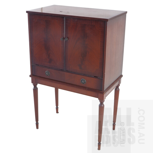 Vintage Sheraton Style Mahogany Veneer Cocktail Cabinet, Mid to Late 20th Century