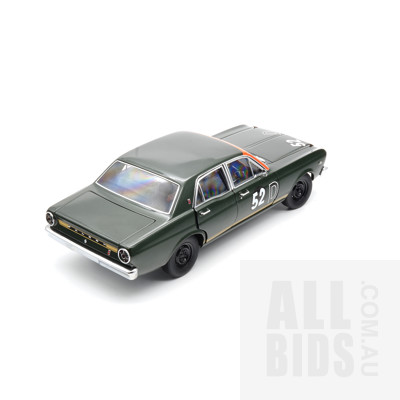 Biante - Fred Gibson/Harry Firth Bathurst 1967 Ford Falcon XR GT - 1:18 Scale Model Car - With Fred Gibson And Harry Firth Signature