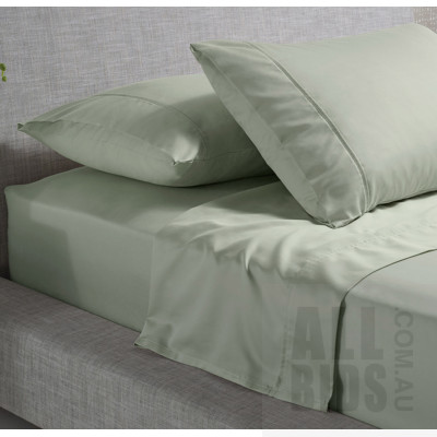 Abercrombie And Ferguson Mint Queen Size Quilt Cover Set And Accessorize Sage Queen Size sheet set - ORP $350 Combined