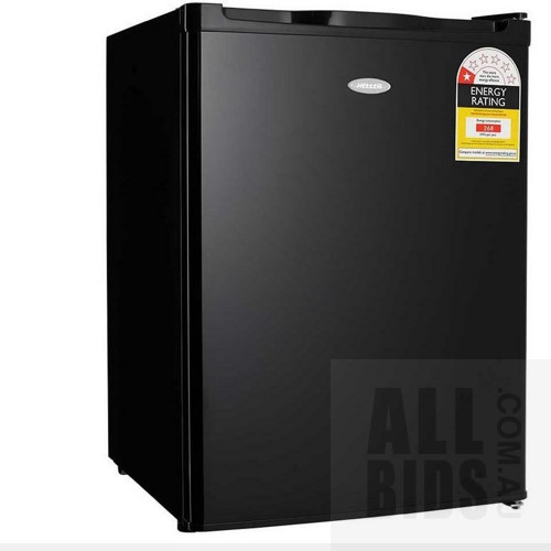 Charmate CM160-011 3 In 1 Smoker And Charcoal BBQ And Heller BFH70B Bar Fridge - ORP $320 Combined