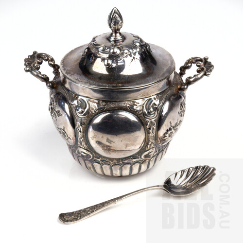 Sterling Silver Sugar Bowl and Cover, Sheffield, Walker and Hall, 1904, 194g