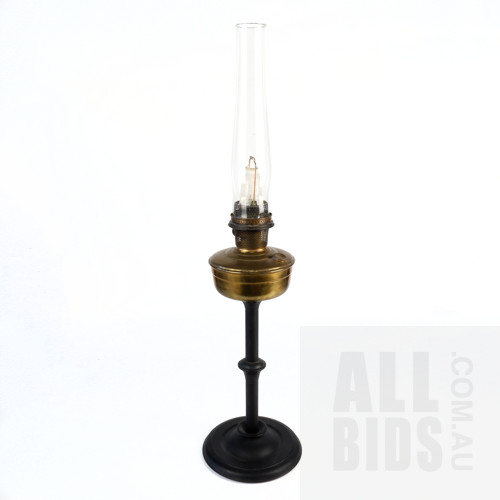 Vintage Incandescent Aladdin Oil Table Lamp on Pedestal