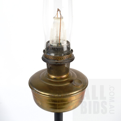 Vintage Incandescent Aladdin Oil Table Lamp on Pedestal