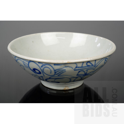 Chinese Fujian Ware Blue and White Shallow Bowl, Early 19th Century