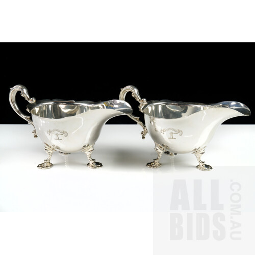 Pair of Good Edwardian Sterling Silver Gravy Boats with Engraved Armorial Crest, J & J Maxfield, Sheffield, 1906, 891g