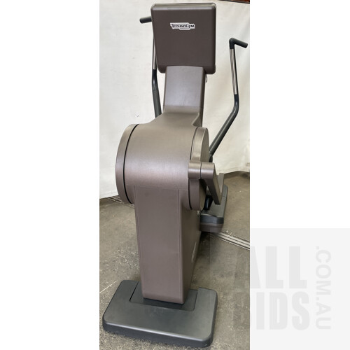 Technogym Artis Synchro - DB503V - Elliptical Cross Trainer 