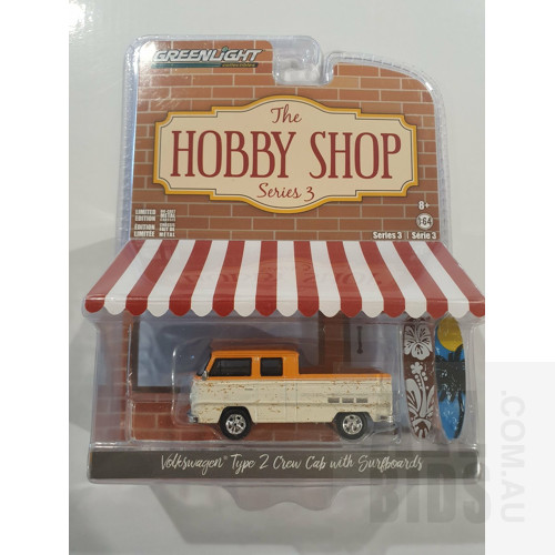 Greenlight Hobby Shop S3 Volkswagen Type 2 Crew Cab with Surfboards 1:64 Scale Model Car