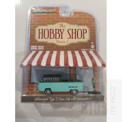 Greenlight Hobby Shop S2 Volkswagen Type 2 Crew Cab with Backpacker 1:64 Scale Model Car