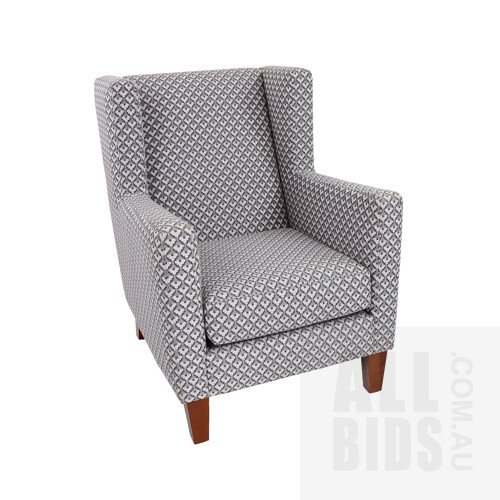 Nice Woven Fabric Upholstered Contemporary Wingback Armchair in the Vintage Style, Height 96cm