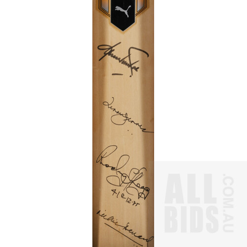 Autographed Cricket Bat in Display Box, 95x21x9cm (Box)