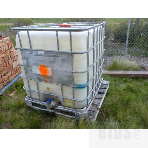 1000 Litre Water Container With Metal Frame and Valve